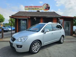 Silber Gebraucht 2011 Kia Carens 2 Van / Kleinbus | 1.990 € (Teuer)