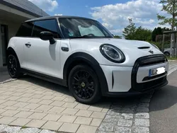 Weiß Gebraucht 2023 Mini Cooper SE Classic Kleinwagen | 19.990 € (Guter Preis)