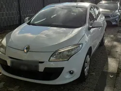 Weiß Gebraucht 2009 Renault Mégane III Kombi | 2.650 €