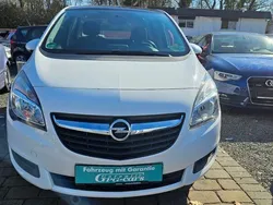 Weiß Gebraucht 2016 Opel Meriva Edition Van / Kleinbus | 8.800 € (Fairer Preis)