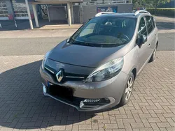 Grau Gebraucht 2015 Renault Grand Scénic III Bose Edition Van / Kleinbus | 5.990 € (Fairer Preis)