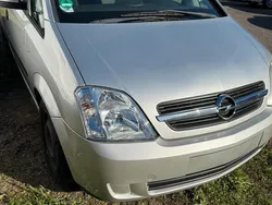 Silber Gebraucht 2004 Opel Meriva Van / Kleinbus | 2.800 €