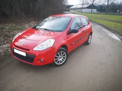 Rot Gebraucht 2009 Renault Clio II Dynamique Limousine | 2.850 € (Fairer Preis)