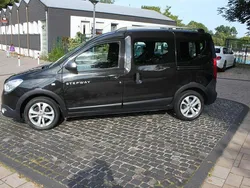 Schwarz Gebraucht 2017 Dacia Dokker Celebration Van | 7.950 € (Fairer Preis)