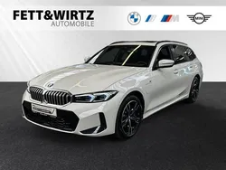 Alpinweiss Gebraucht 2024 BMW 330e M Sport Kombi | 47.800 € (Fairer Preis)