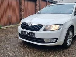 Weiß Gebraucht 2015 Skoda Octavia Ambition Kombi | 10.200 € (Guter Preis)