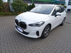Weiß Gebraucht 2024 BMW 216 Active Tourer Van / Kleinbus | 24.400 € (Guter Preis)
