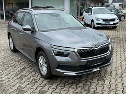 Graphitegrau metallic (metallic) Gebraucht 2023 Skoda Kamiq Style SUV | 21.750 € (Fairer Preis)