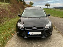 Schwarz Gebraucht 2012 Ford Focus Champions Edition Limousine | 5.450 € (Fairer Preis)
