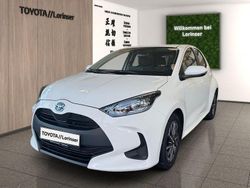 Weiß Gebraucht 2022 Toyota Yaris Hybrid Comfort Limousine | 16.990 € (Guter Preis)