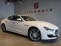 Weiß Gebraucht 2018 Maserati Ghibli GranLusso Coupé | 40.941 € (Teuer)