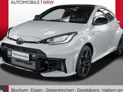 Platinumweiß perleffekt Neu 2024 Toyota Yaris Kleinwagen | 49.889 € (Fairer Preis)