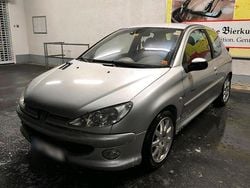 Silber Gebraucht 2005 Peugeot 206 Kleinwagen | 1.000 €