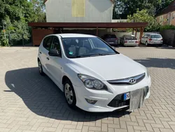 Weiß Gebraucht 2010 Hyundai i30 Edition Limousine | 3.950 € (Fairer Preis)