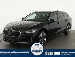 Onyx schwarz metallic Gebraucht 2024 Skoda Superb Selection Kombi | 40.995 € (Guter Preis)