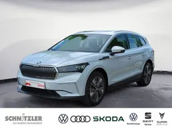 Weiss Gebraucht 2023 Skoda Enyaq iV Loft SUV | 34.950 € (Fairer Preis)
