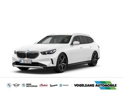 Alpinweiss iii Gebraucht 2024 BMW 520 M Sport Kombi | 45.990 € (Fairer Preis)
