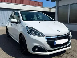 Weiß Gebraucht 2015 Peugeot 208 Active Kleinwagen | 4.300 € (Guter Preis)
