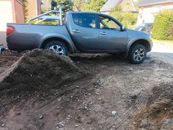 Braun Gebraucht 2015 Mitsubishi L200 Abholung | 16.950 €