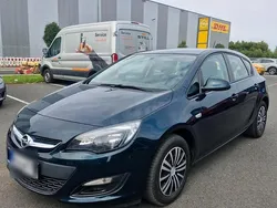 Grün Gebraucht 2015 Opel Astra Edition Limousine | 4.599 € (Fairer Preis)
