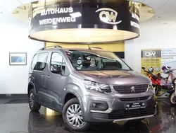 Grau metallic Gebraucht 2022 Peugeot Rifter Allure Van / Kleinbus | 21.890 € (Etwas zu teuer)
