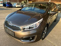 Braun Gebraucht 2017 Kia Ceed DREAM-TEAM Edition Limousine | 10.999 € (Fairer Preis)