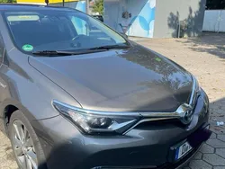 Braun Gebraucht 2018 Toyota Auris Hybrid Kleinwagen | 12.000 € (Guter Preis)
