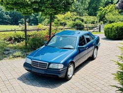 Blau Gebraucht 1994 Mercedes C200 Limousine | 10.990 €
