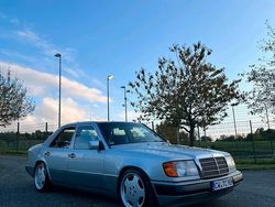 Silber Gebraucht 1991 Mercedes E230 Limousine | 5.450 €