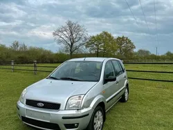 Silber Gebraucht 2005 Ford Fusion Kleinwagen | 1.950 € (Guter Preis)