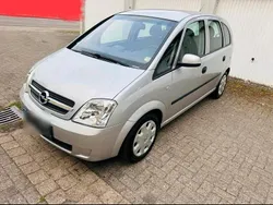 Silber Gebraucht 2004 Opel Meriva Van / Kleinbus | 4.000 € (Etwas zu teuer)