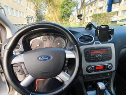 Grau Gebraucht 2007 Ford Focus Limousine | 1.600 € (Guter Preis)