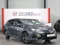 Grau Gebraucht 2015 Toyota Avensis Executive Kombi | 15.666 € (Fairer Preis)