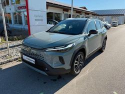 Grün Neu 2025 Toyota Corolla Cross SUV | 42.250 €