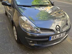 Grau Gebraucht 2006 Renault Clio II Limousine | 1.800 € (Guter Preis)