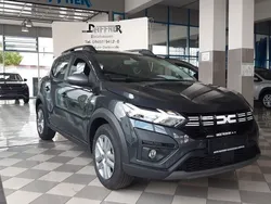 Grau Gebraucht 2023 Dacia Sandero Stepway Kleinwagen | 16.990 € (Superpreis)