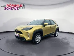Warm gold metallic Gebraucht 2023 Toyota Yaris Cross Team SUV | 26.985 € (Fairer Preis)