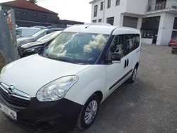 Weiß Gebraucht 2015 Opel Combo Van / Kleinbus | 5.950 € (Etwas zu teuer)