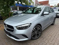 Silber Gebraucht 2024 Mercedes B180 Van / Kleinbus | 28.950 € (Fairer Preis)