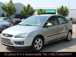 Silber Gebraucht 2005 Ford Focus Sport Limousine | 950 € (Superpreis)