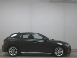 Mythosschwarz metallic Gebraucht 2020 Audi A3 S-Line | 19.680 € (Superpreis)