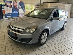 Silber Gebraucht 2007 Opel Astra Edition Limousine | 2.850 € (Etwas zu teuer)