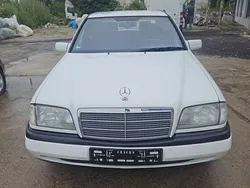 Weiß Gebraucht 1996 Mercedes C180 Classic Limousine | 2.490 € (Teuer)