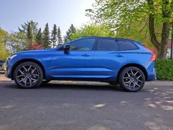 Blau Gebraucht 2019 Volvo XC60 R-Design SUV | 33.900 € (Fairer Preis)