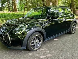 Schwarz Gebraucht 2022 Mini Cooper SE Classic Kleinwagen | 17.900 € (Fairer Preis)