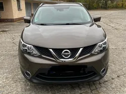 Braun Gebraucht 2015 Nissan Qashqai SUV | 14.000 € (Teuer)