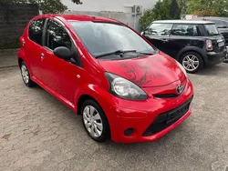 Rot Gebraucht 2014 Toyota Yaris Kleinwagen | 1.999 €