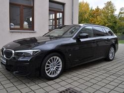 Black sapphire metallic Gebraucht 2021 BMW 520 M Sport Kombi | 28.990 € (Fairer Preis)