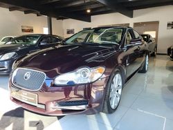 Grau Gebraucht 2010 Jaguar XF Limousine | 13.999 €