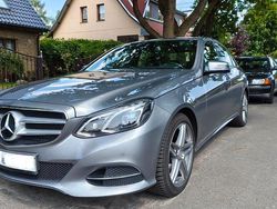 Grau Gebraucht 2015 Mercedes E200 Limousine | 14.700 € (Fairer Preis)